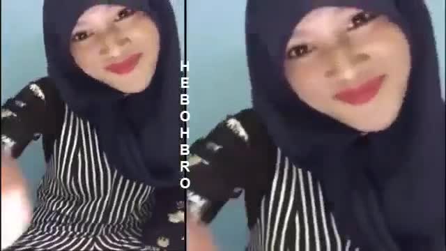 Cewek jilbab nakal pengen ngisep kontol