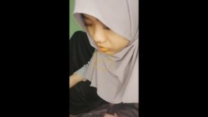 Arini Cewek Hijab Colmek Dildo Sampai Basah