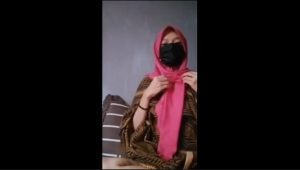 Nina Asanti Jilbab Pink Colmek Pake Terong Sampe Muncrat